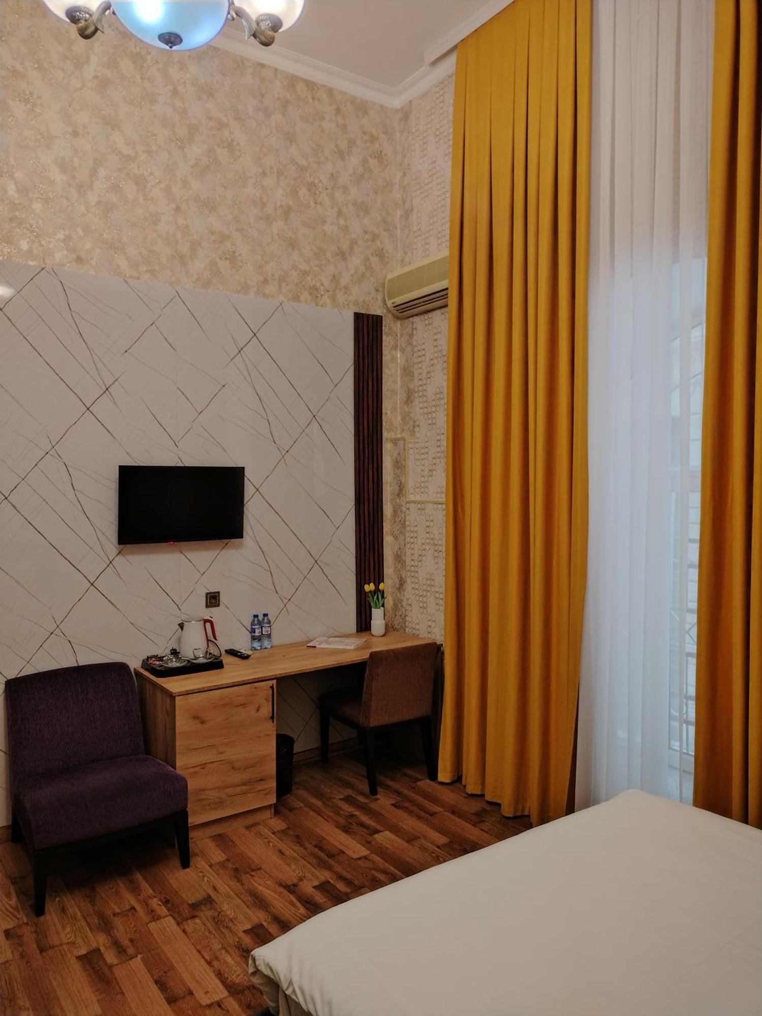 Pera 4* Baku